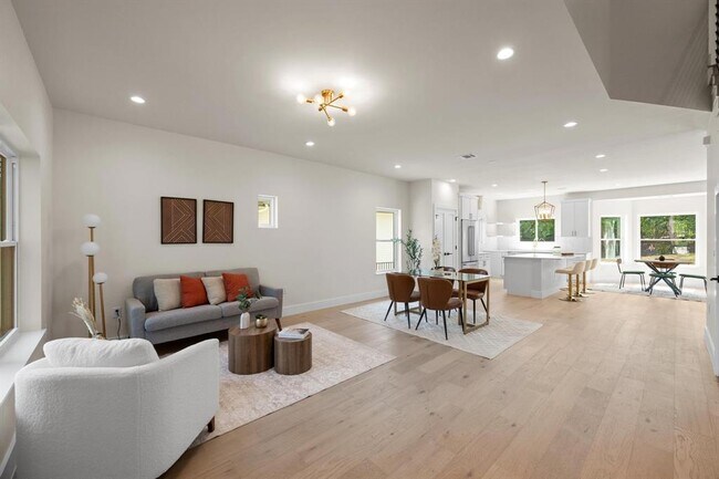 Building Photo - 13 Autumn Oaks Dr