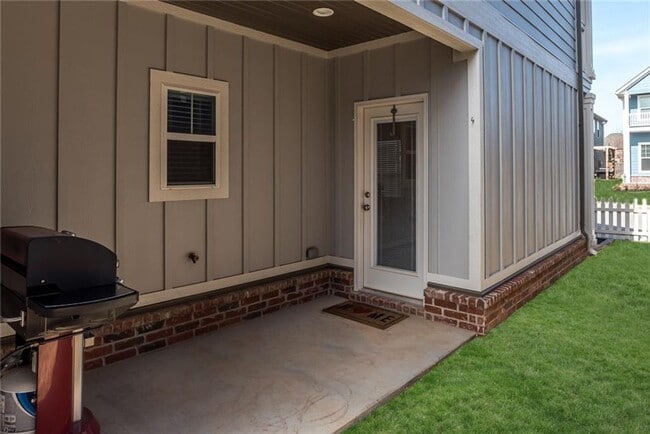 Building Photo - 3 bedroom 2.5 bath new home centrally located