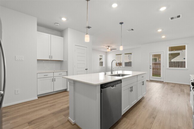 Building Photo - 702 Sand Dollar Dr