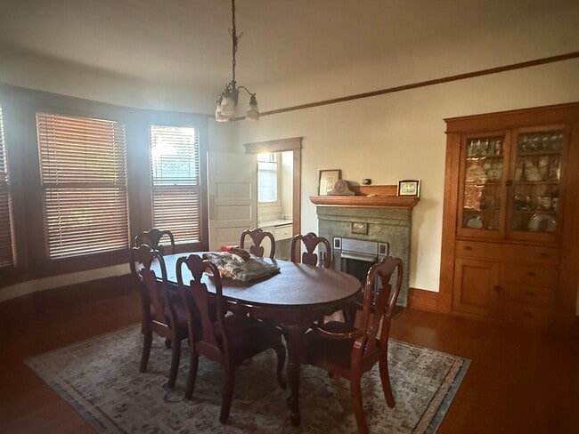 Building Photo - 92 N Fir St