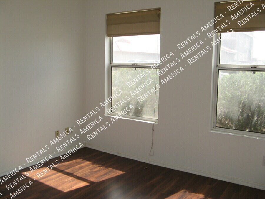 Building Photo - 8536 W Dahlia Dr