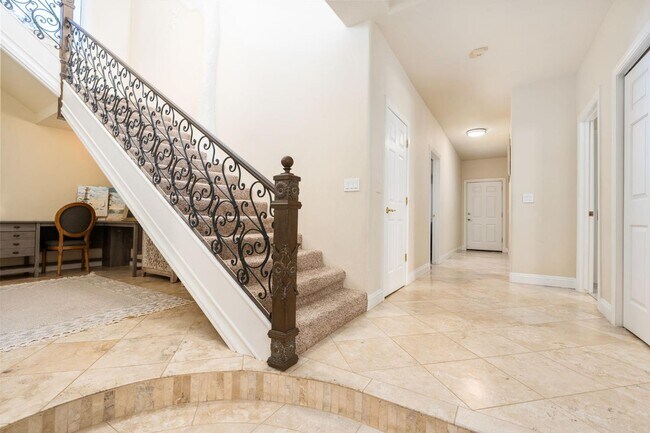 Building Photo - 14215 Killarney Dr