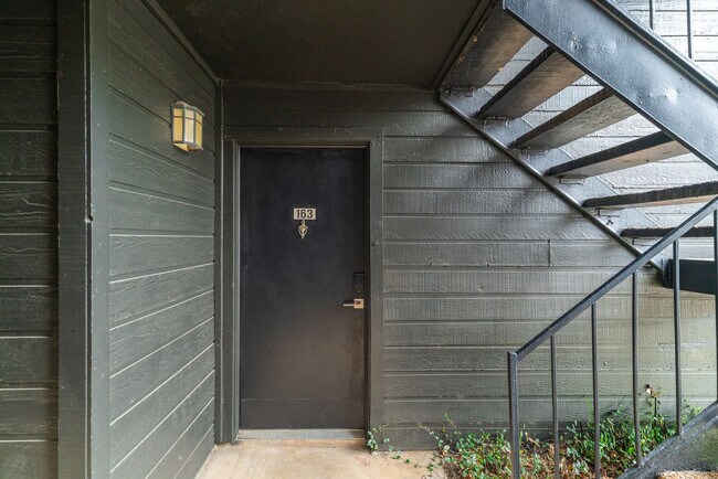 Building Photo - 2529 Thomason Cir