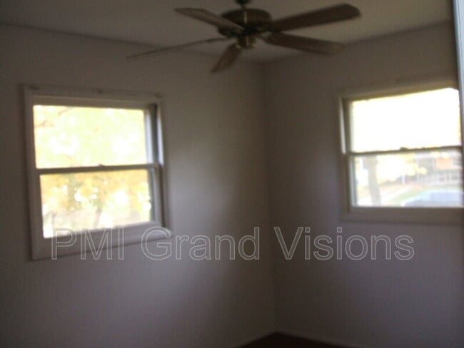Building Photo - 31 Sickles Dr