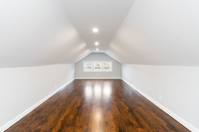 Building Photo - 3 Bedroom House Off Eastern Parkway