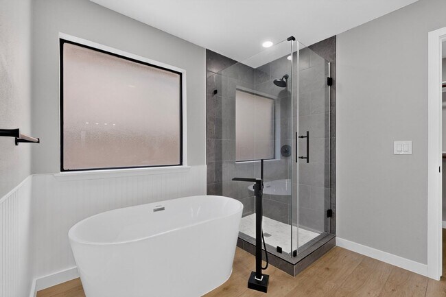 Building Photo - Beautifully Renovated Home In Carrollton Ready For Move-in