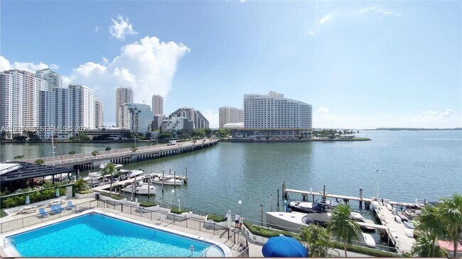 Building Photo - 905 Brickell Bay Dr