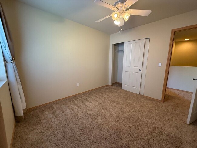 Building Photo - 3 Bedroom 2.5 Bath DuPont Townhome