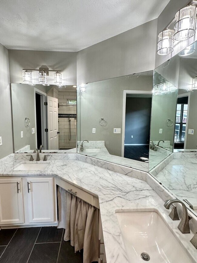 Building Photo - 918 Claeven Cir