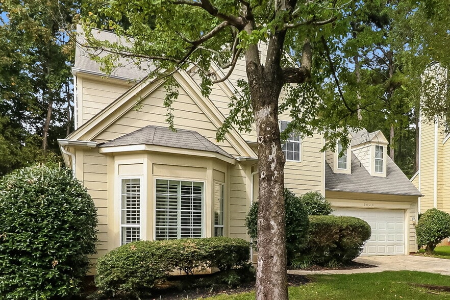 Building Photo - 6020 Skyline Dr