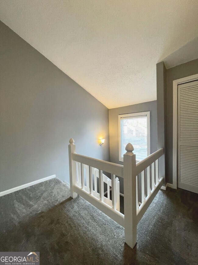 Building Photo - 94 Cobblestone Creek