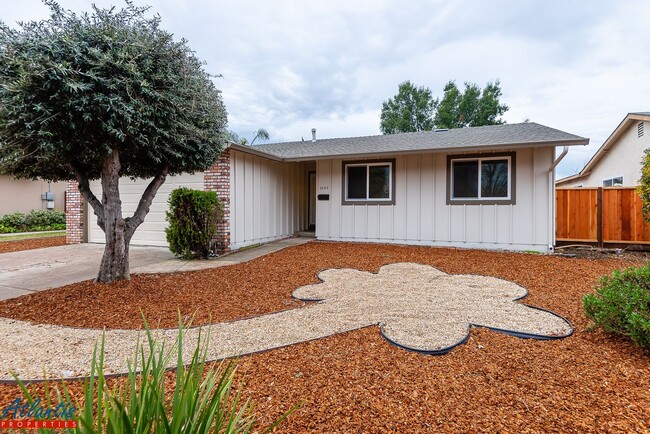 Primary Photo - Stylish Home | Completely Remodeled | Cent...