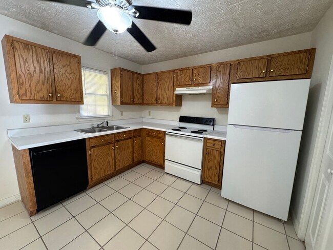 Building Photo - 2692 Callier Springs Rd SE