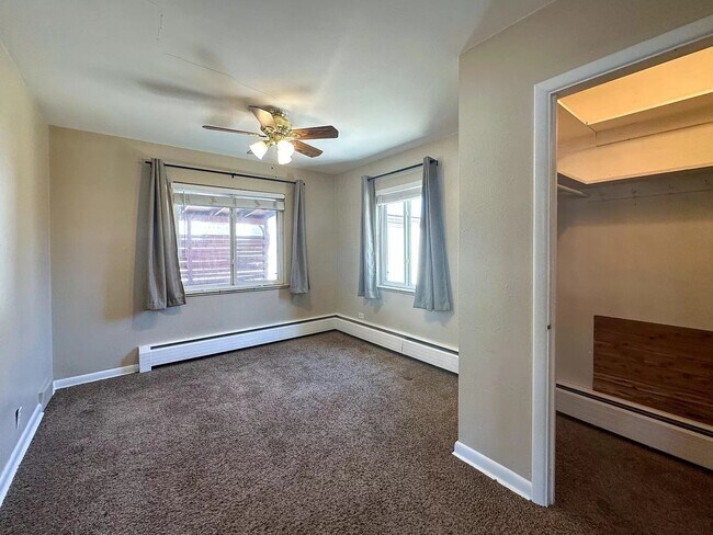 Building Photo - Great two bed / one bath in south Denver f...