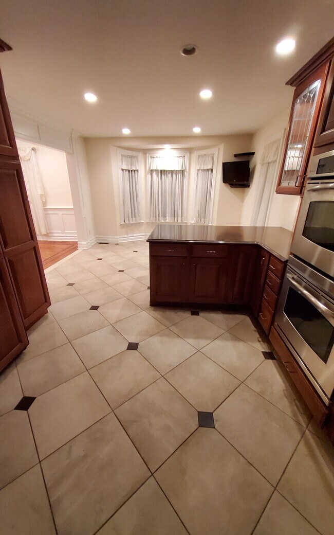 Building Photo - 65 Fulton Ave