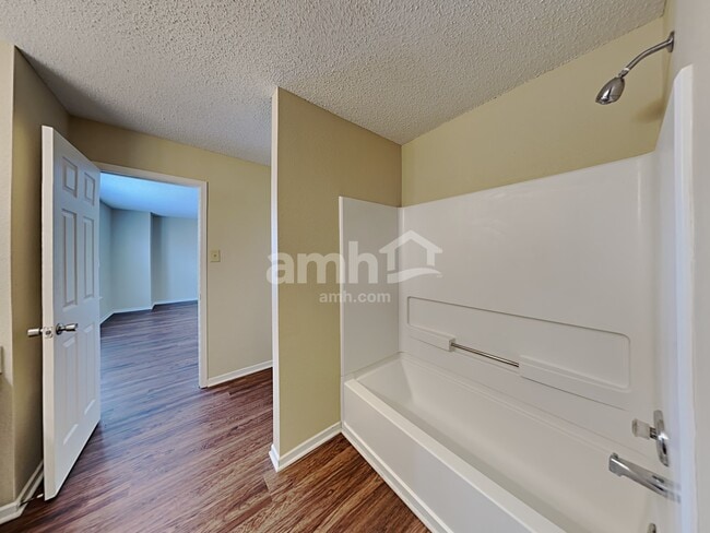 Building Photo - 6850 W Littleton Dr
