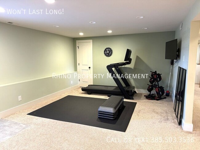 Building Photo - 7686 Mountain Estates Dr