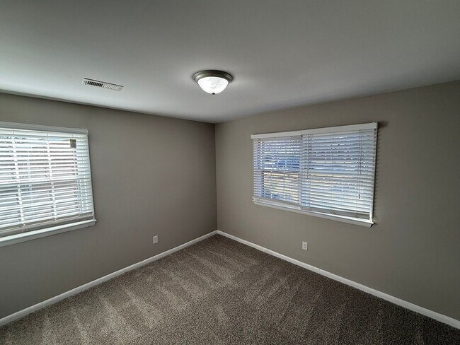 Building Photo - 315 Creekway Ct