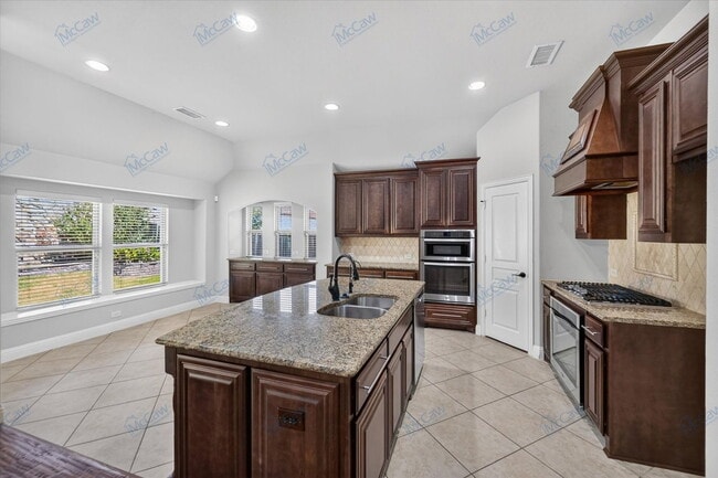 Building Photo - 911 Birchwood Dr