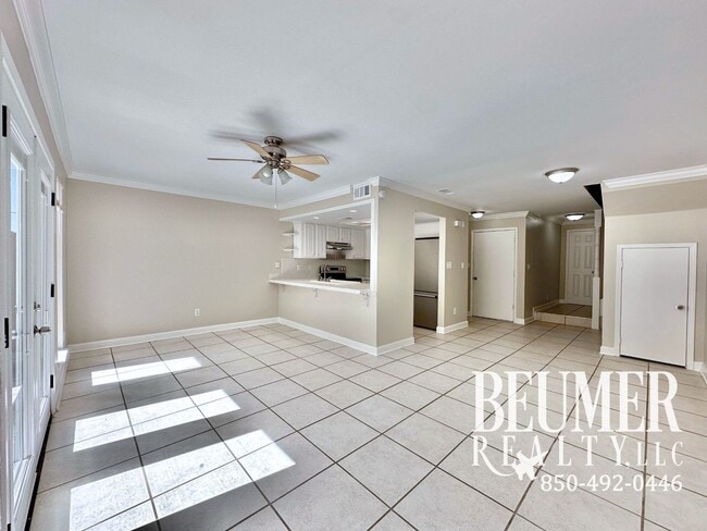 Building Photo - Charming 2 bedroom, 2.5 bath townhome for rent in SW Pensacola!