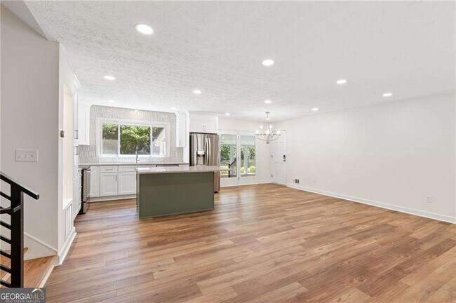 Building Photo - 472 Barnsdale Dr