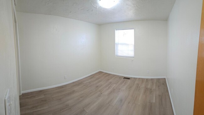 Building Photo - McD--445