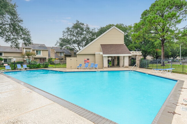 Building Photo - 11643 Village Place Dr