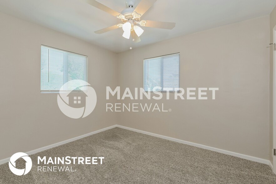 Building Photo - 6131 E 25th St