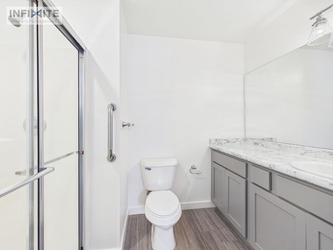 Building Photo - Modern 2 Bed / 2 Bath Apartment with Fireplace & Stainless Appliances