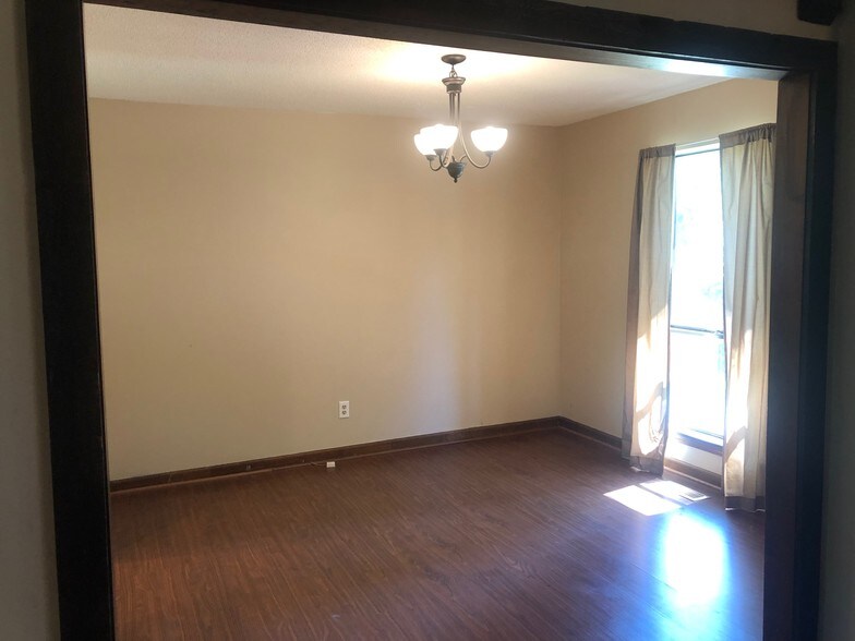 Dining Room - 1117 Henry Dr