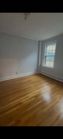 Building Photo - 558 Orange St