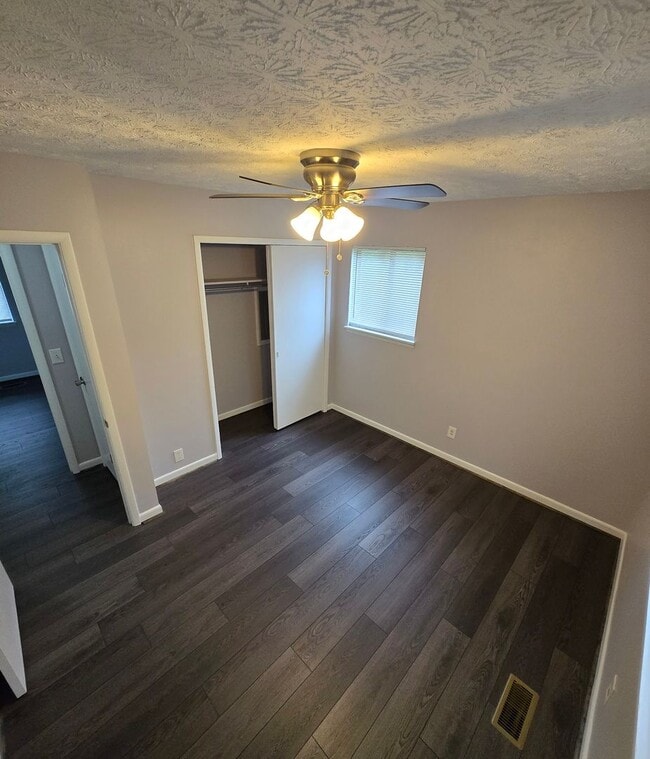 Building Photo - 3102B APPLE VALLEY (DUPLEX) OXFORD, AL 36203
