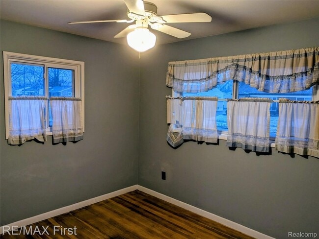 Building Photo - 247 Hecht Dr