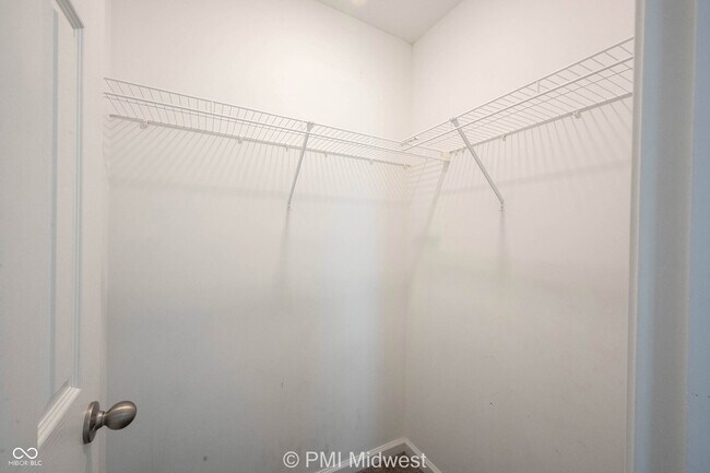 Building Photo - 3975 Fenwick Ln