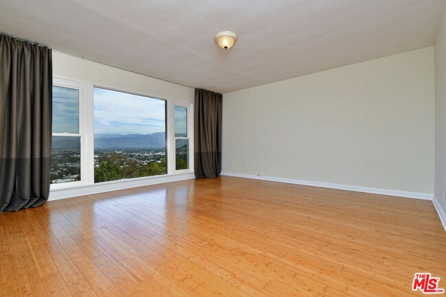 Building Photo - 3682 Berry Dr