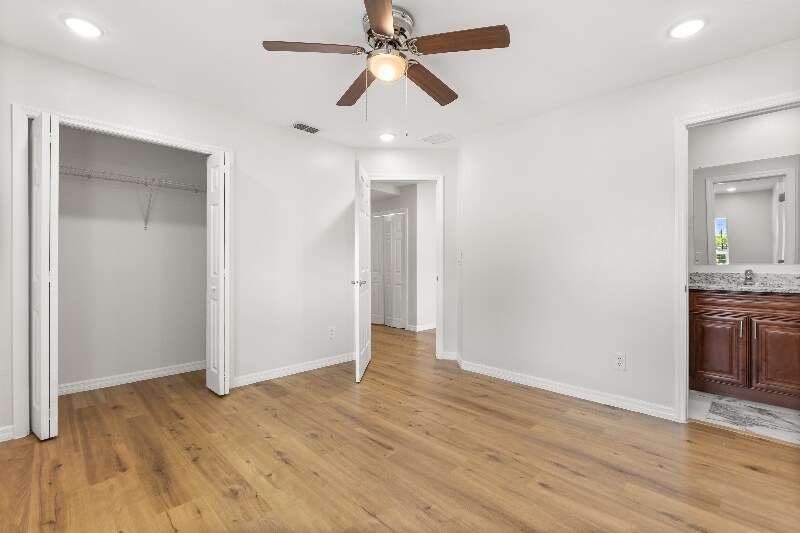 Building Photo - 1325 Cloverlawn Ave