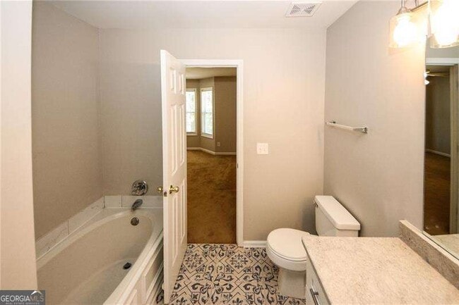Building Photo - 121 Stoneforest Dr