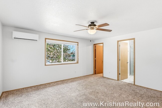 Building Photo - Modern 3 BD | 2.5 BA | 1,476 SF | 1-Car Garage | Solar Panels | Mountain View Community