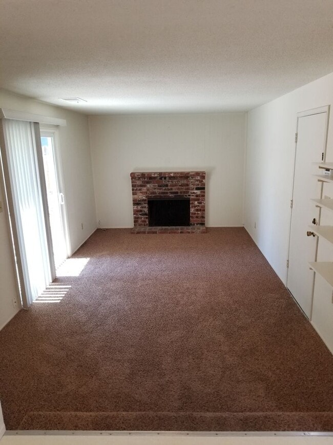 Building Photo - 2312 Temple Dr