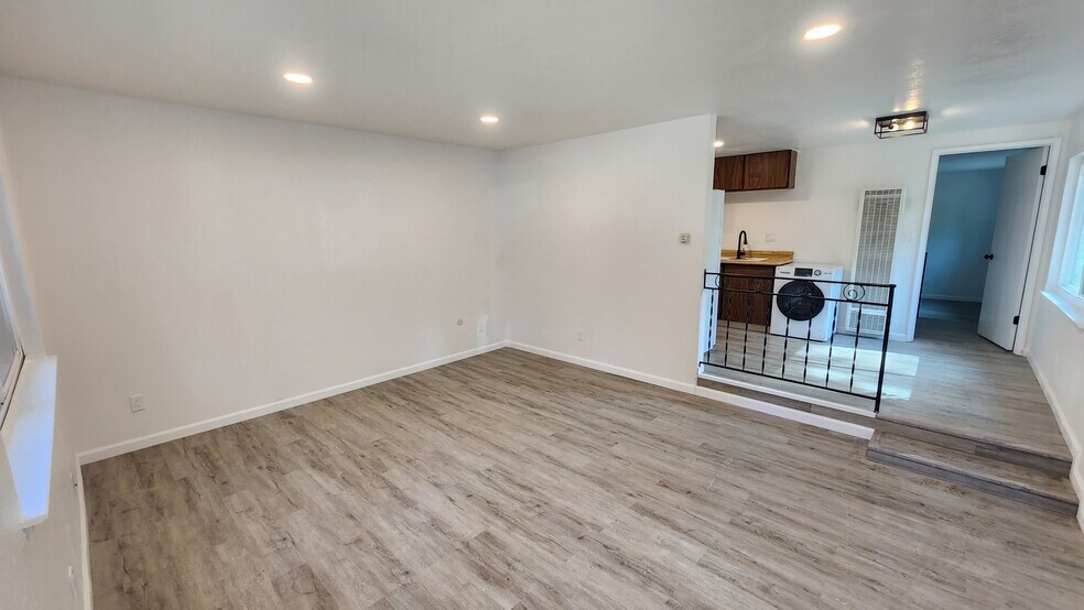 Living - 579 James Ave