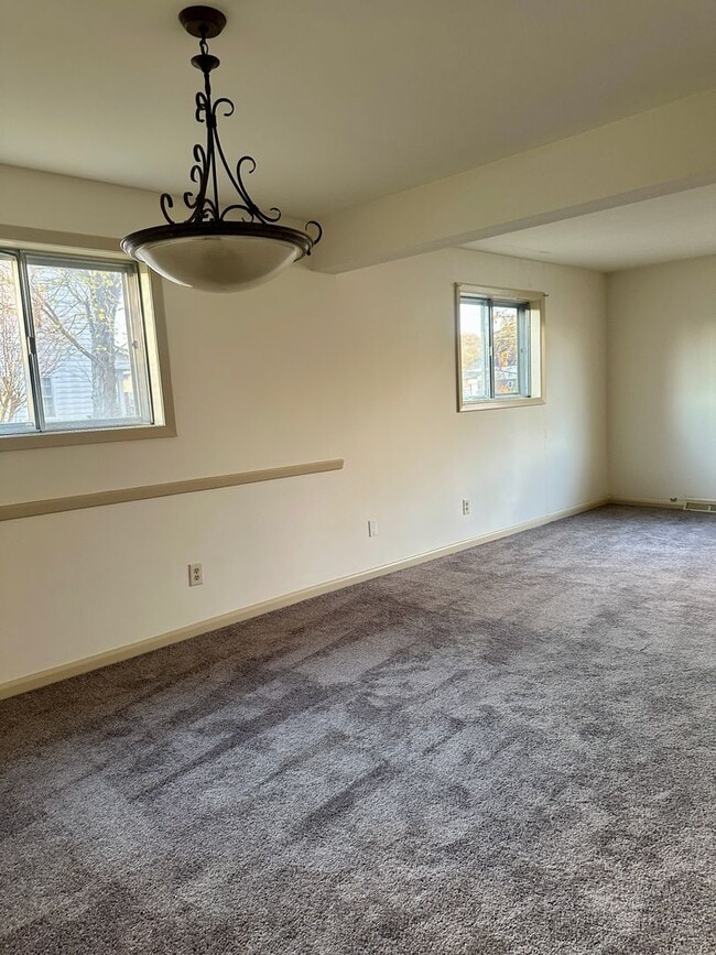 Building Photo - West End Regency Area