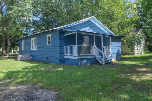 Building Photo - 547 Horry St NE