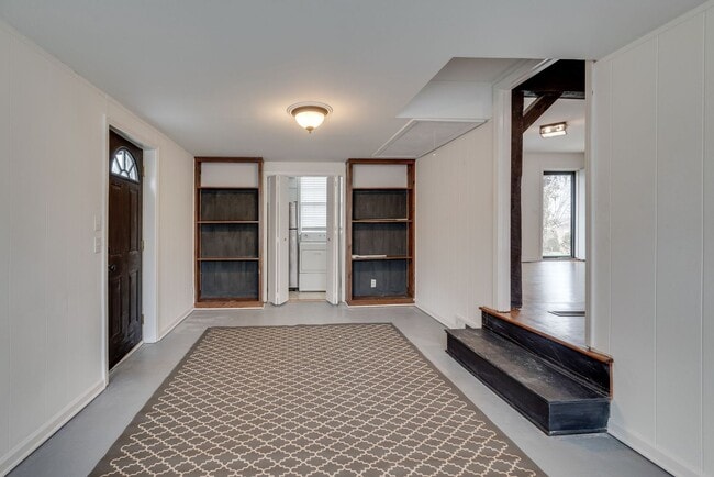 Building Photo - 514 Continental Dr