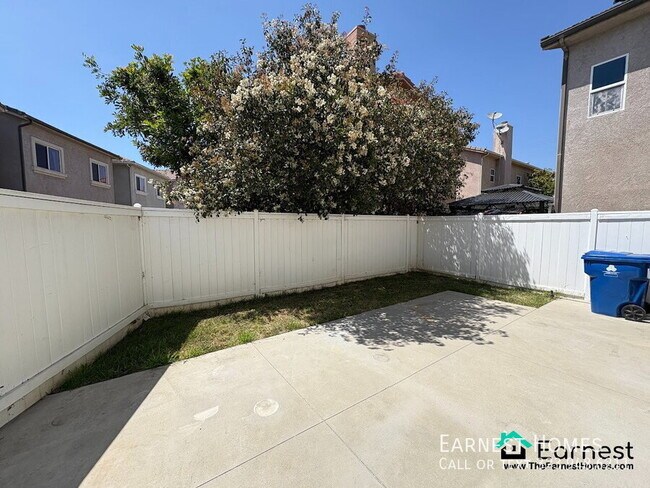 Building Photo - 20300 Vanowen St