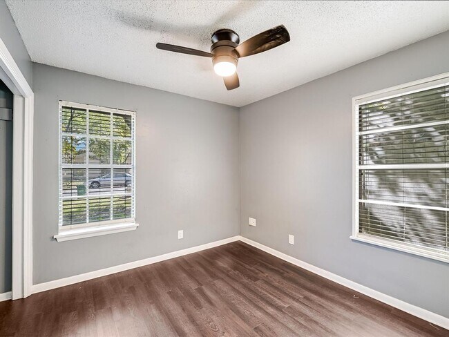 Building Photo - 5802 Blythewood Dr