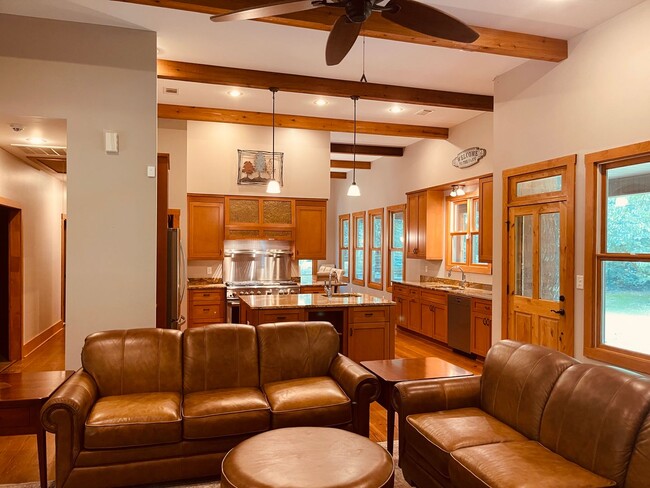 Building Photo - Charming 2 Bed, 2 Bath Custom Ranch on 5 P...