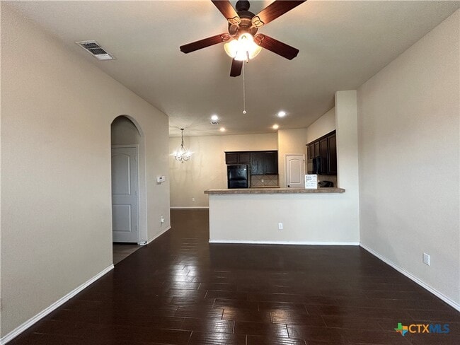 Building Photo - 502 Creekside Cir