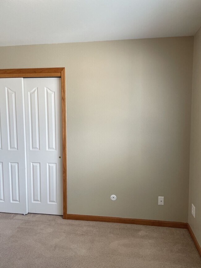 Building Photo - 4 Bed 2.5 Bath Home in Windsor