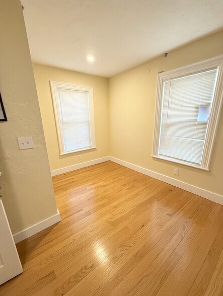 Bedroom 2 (Downstairs) - 36 Pratt St