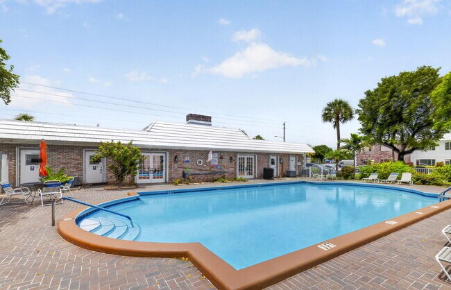 Building Photo - 400 S Cypress Rd